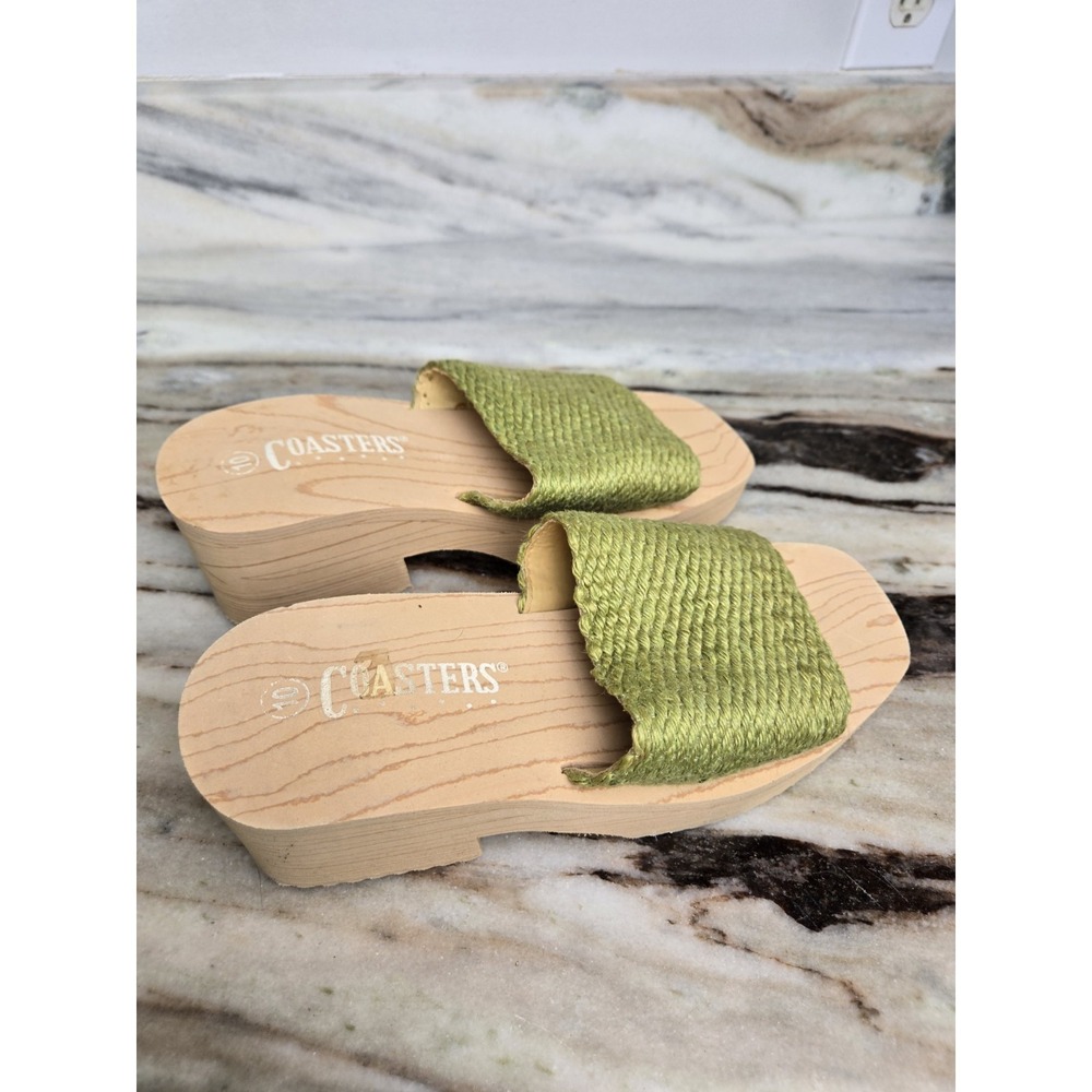 Coasters brand wooden like slides‎ with a green woven strap size 10 40